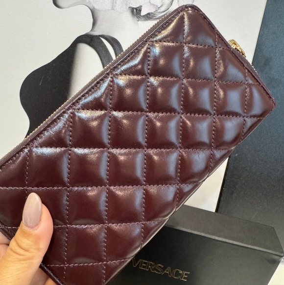 Versace Quilted Deep Burgundy Leather Clutch BNWT/ FULL INCLUSION - Picture 4 of 7